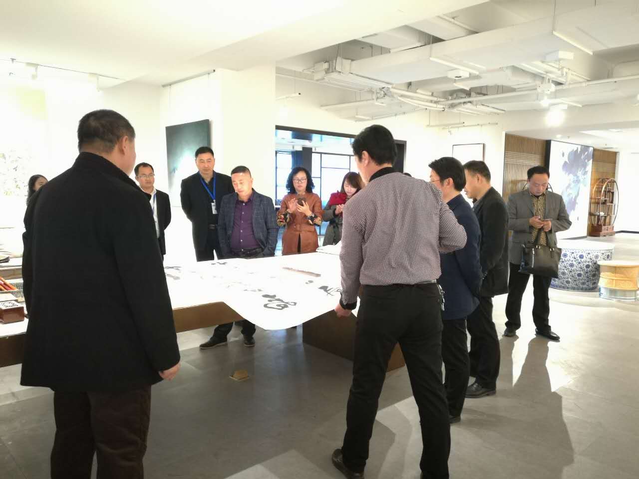 世界華人雙手書(shū)畫(huà)家劉濤到訪我局