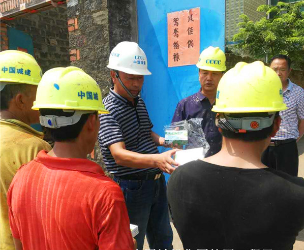 ?？谛阌^(qū)PPP項目為一線員工發(fā)放防暑降溫用品