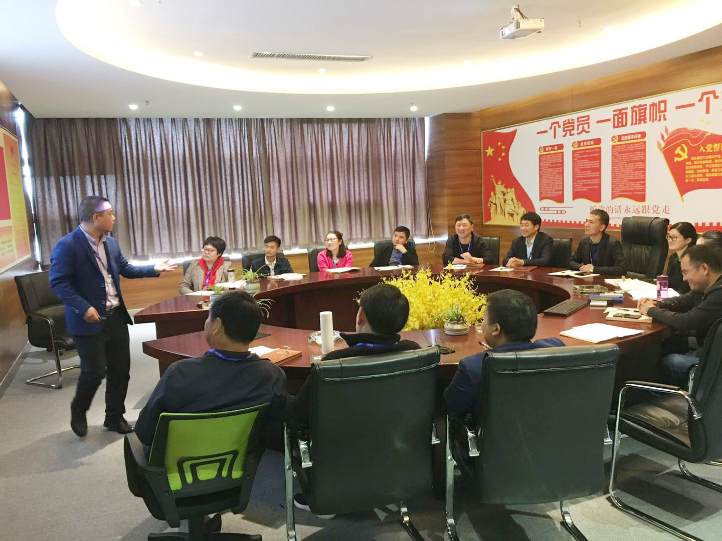 ?西南區(qū)域公司組織2018年二季度商務禮儀辦公室行為規(guī)范培訓