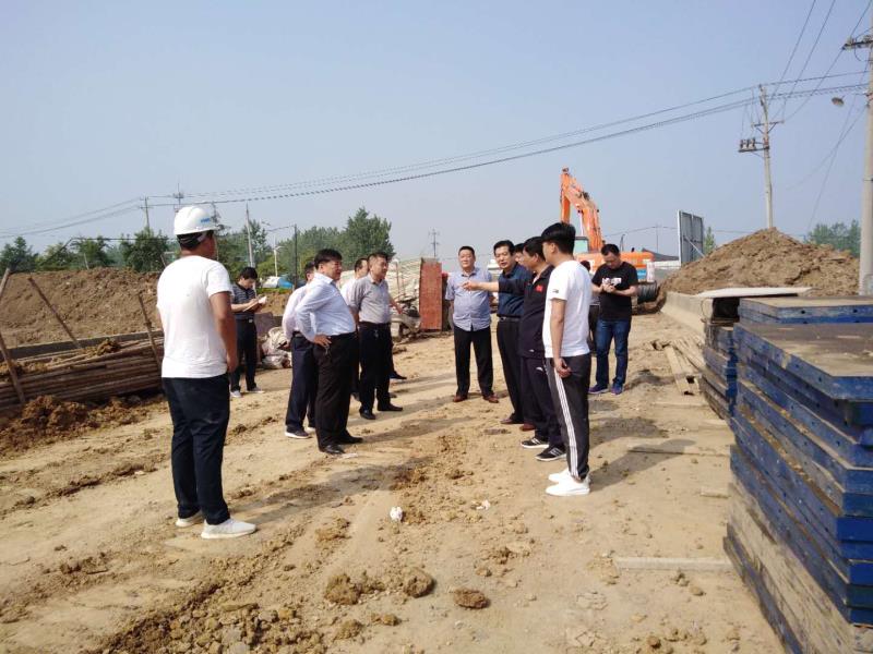 潁上縣領(lǐng)導(dǎo)一行視察人民西路施工現(xiàn)場